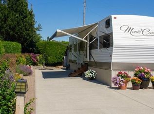415 Commonwealth Rd Unit 301, Duck Lake 7, BC V4V 1P4