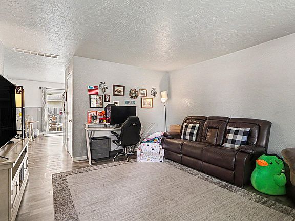 4th image of 5345-47 Rose Ave