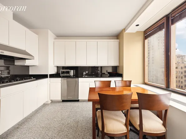 45 East 80th Street image 4 of 12