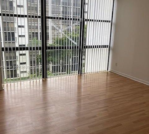 5th image of 17021 N Bay Rd APT 624