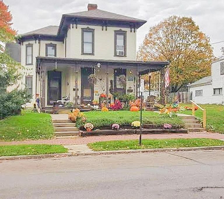 2nd image of 239 S Maple St