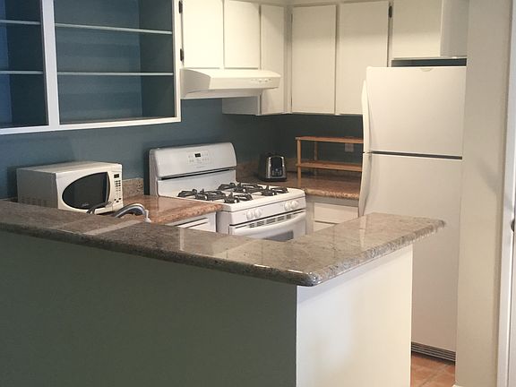 5th image of 821 Villa Ln APT 1