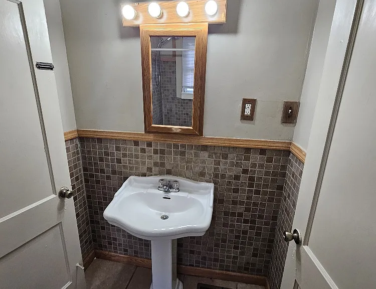 327 N Main St — Photo 13