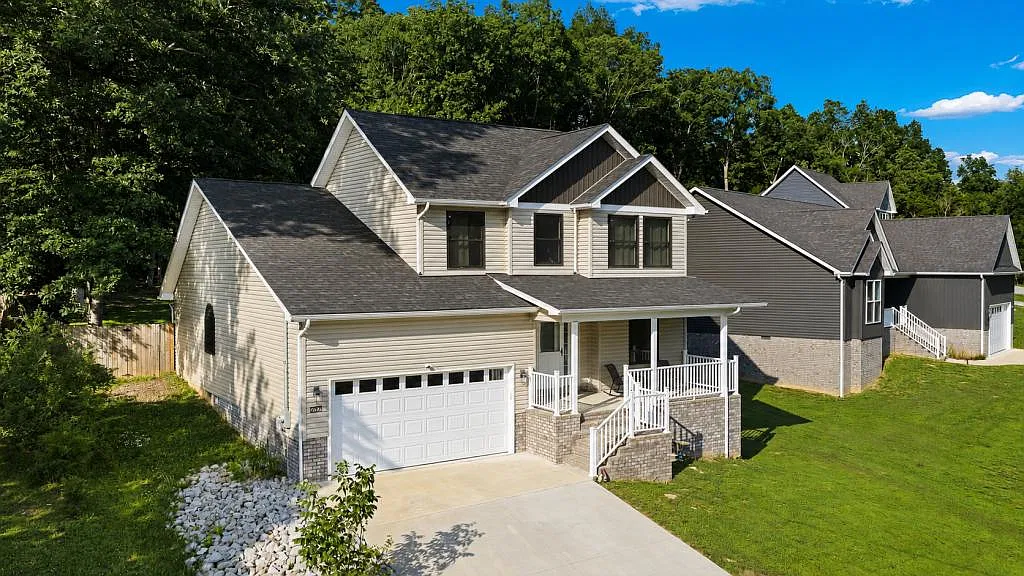 287 Hampton Rd — Photo 2
