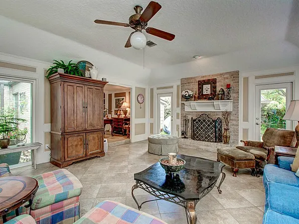 11906 Pebble Rock Dr, Houston, TX 77077