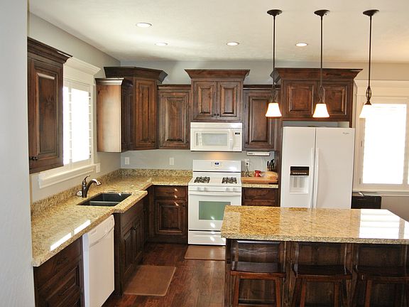 3rd image of 3416 Darlington Ave