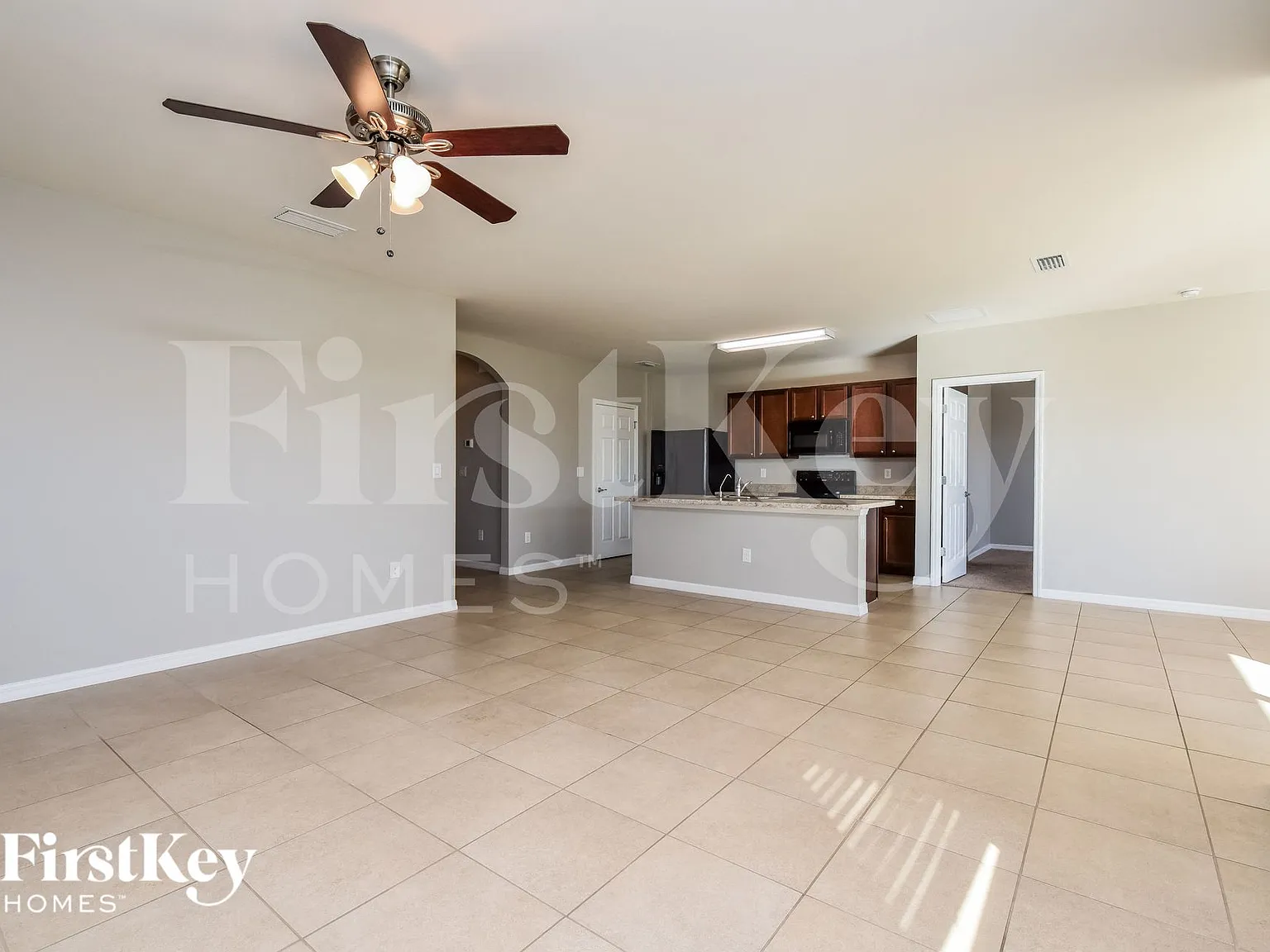 3 bed, 2.0 bath, 1672 sqft, $2,115 — Photo 4