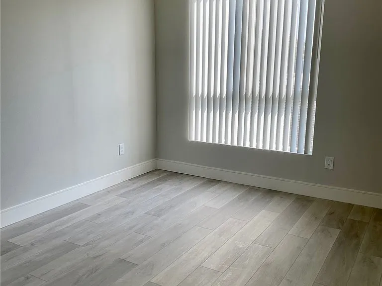 118 S Avenue 63 — Photo 10