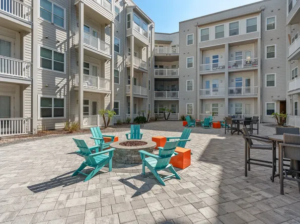 Lake Lofts at Deerwood