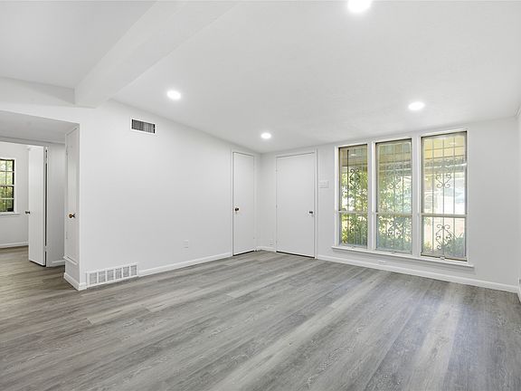 2nd image of 612 Henderson Cir