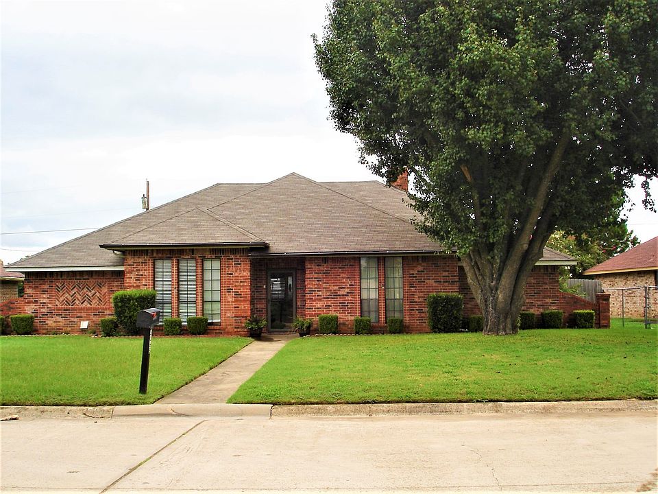 1st image of 3065 Briarwood Dr