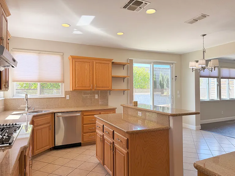 653 Lilja Ct — Photo 5