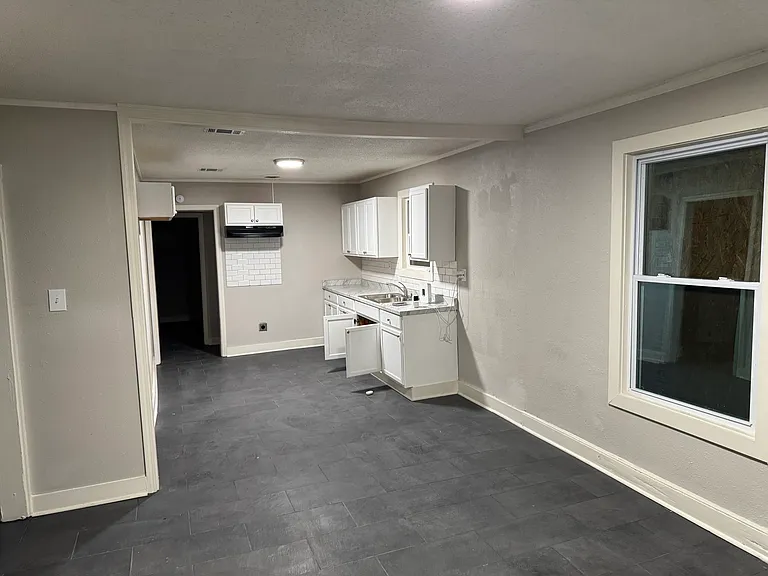 2379 Saratoga Ave — Photo 15