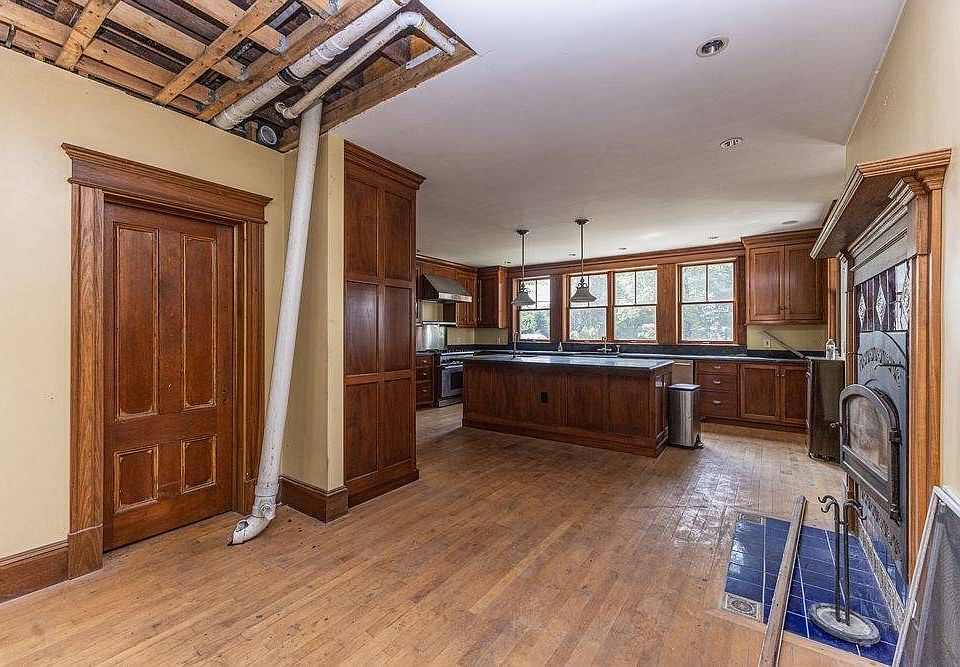1st image of 29 Gorham St