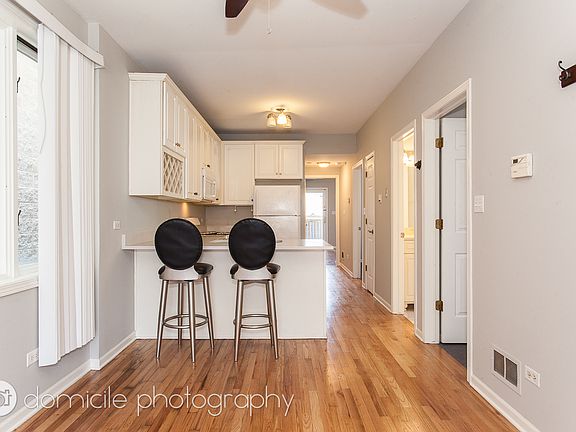5th image of 1549 W Walton St APT 1