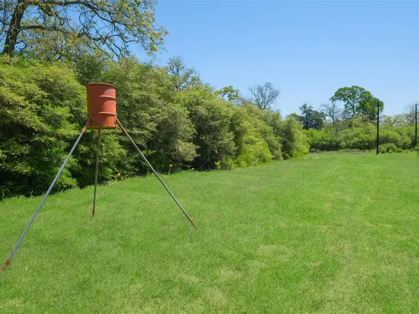 24718 Squirrel Rd, New Ulm, TX 78950