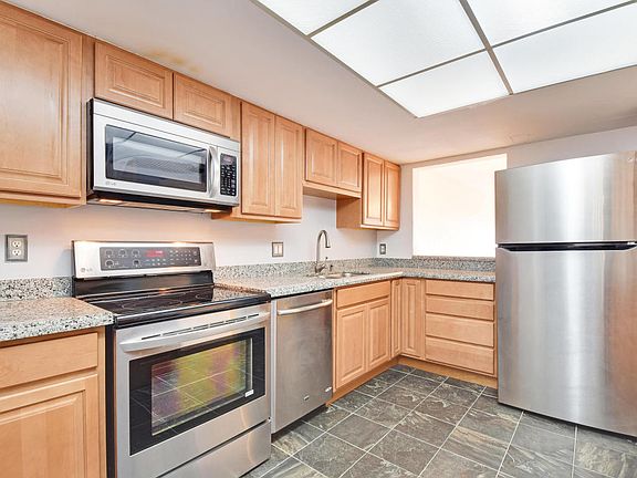 3rd image of 1030 Us Highway 1 APT 102