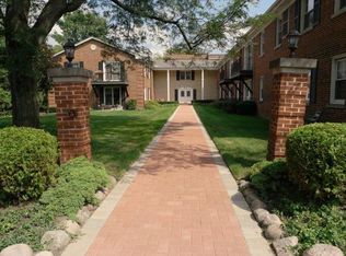 1301 Waukegan Rd UNIT 1B, Glenview, IL 60025