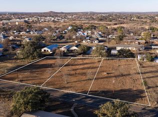 E Wallace St, Llano, TX 78643