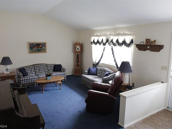 3rd image of 121 Edgefield Dr