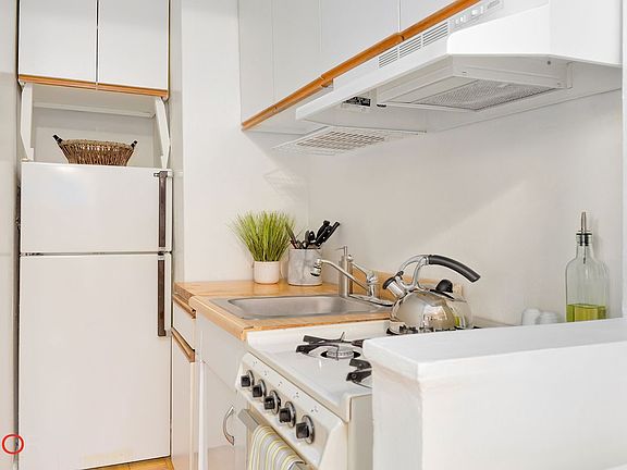 4th image of 175 W 73rd St APT 13H