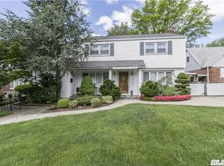 6126 Marathon Pkwy, Flushing, NY 11362