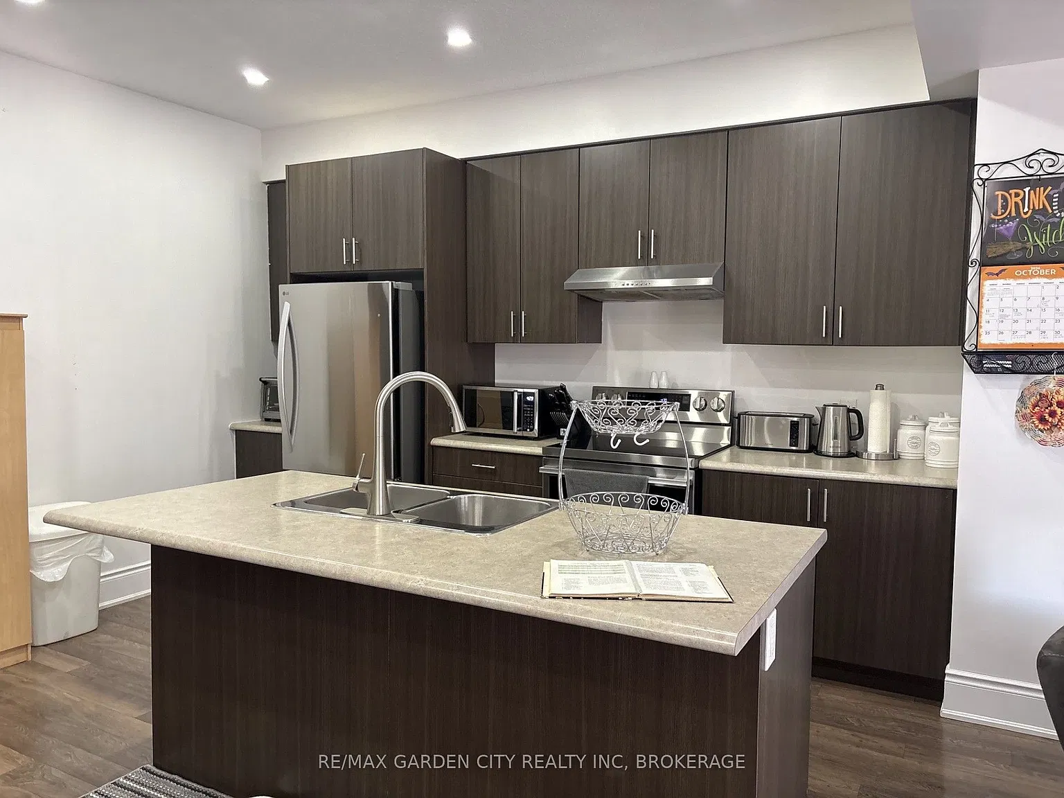 3 bed, $2,400 — Photo 4