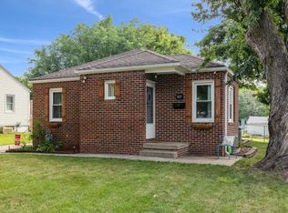 809 10th St, West Des Moines, IA 50265