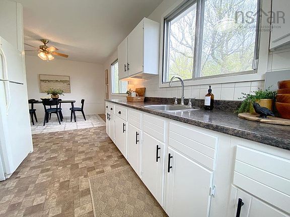 4th image of 3885 Prospect Rd N