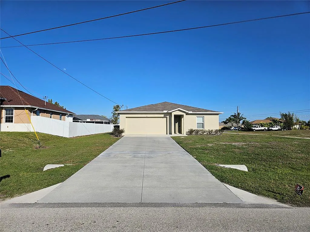 4 bed, 2.0 bath, 1657 sqft, $1,875 — Photo 1