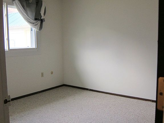 5th image of 1400 3rd West Hill Dr