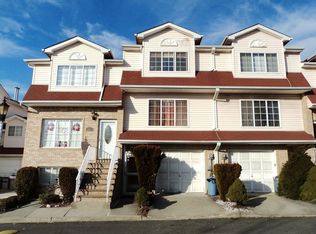 391 Timber Ridge Dr, Staten Island, NY 10306