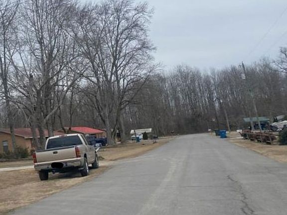 Exterior Neighborhood (street photo)