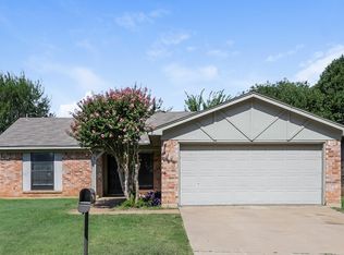 1812 Hunting Green Dr, Fort Worth, TX 76134
