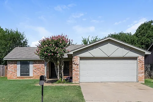 1812 Hunting Green Dr Photo 1