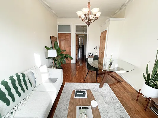 Rented by Ulas Real Estates Inc | media 31