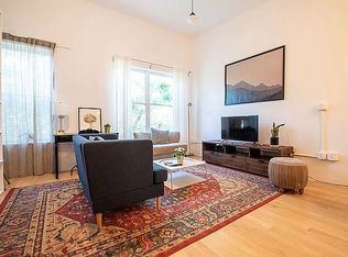 251 Powers St APT 3R, Brooklyn, NY 11211