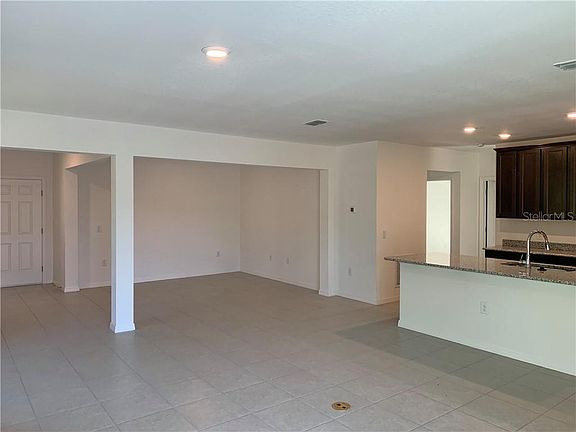 5th image of 2271 Saybrook Ave