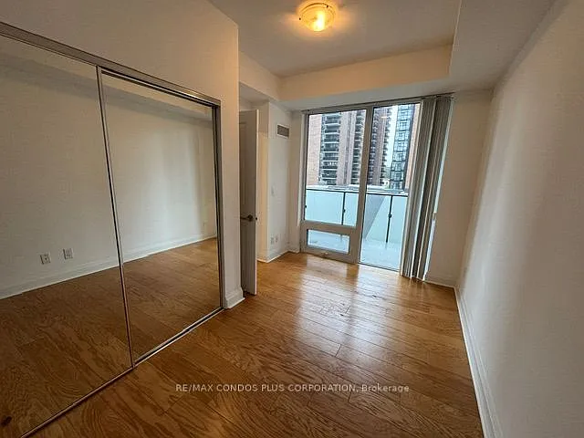 1080 Bay St #409 — Photo 8