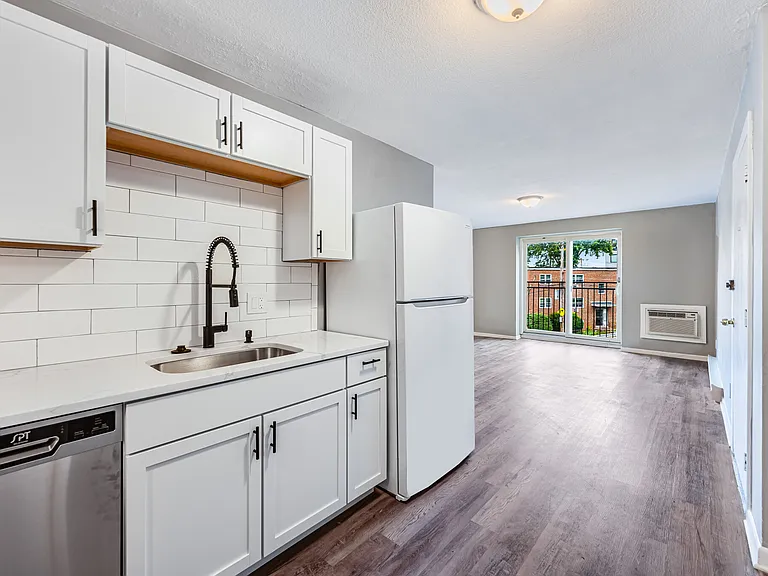 16 Waldemar Ave #206 — Photo 15