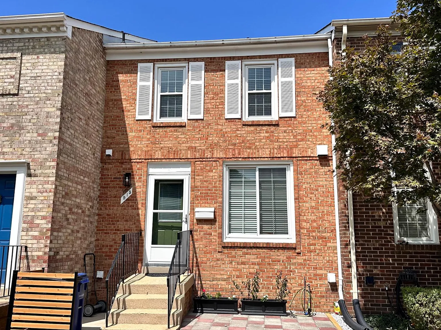 3 bed, 4.0 bath, 1896 sqft, $3,650 — Photo 1