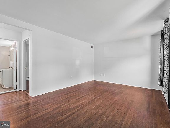 3rd image of 4516 Kenwood Dr