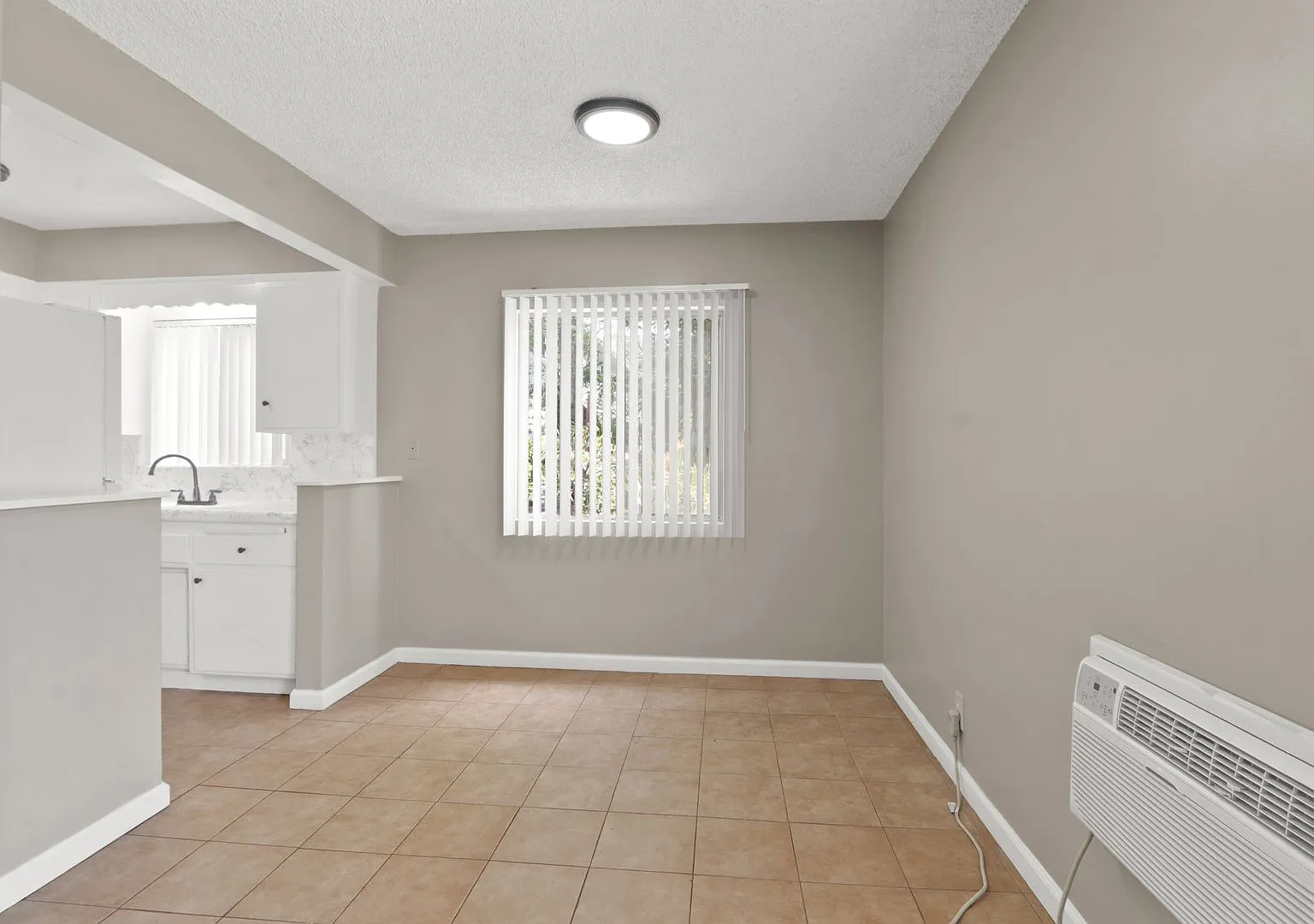 457 W. Front St — Photo 4