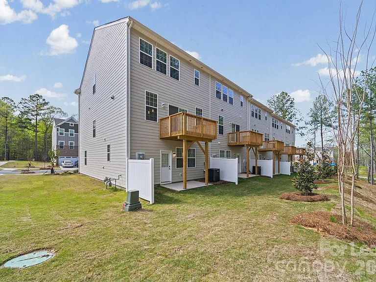 1104 Bandon Dr — Photo 35
