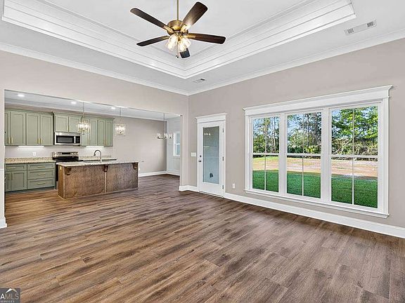 5th image of 77 Silver Bluff Dr
