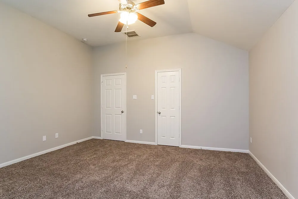 4 bed, 2.5 bath, 1900 sqft, $1,855 — Photo 4