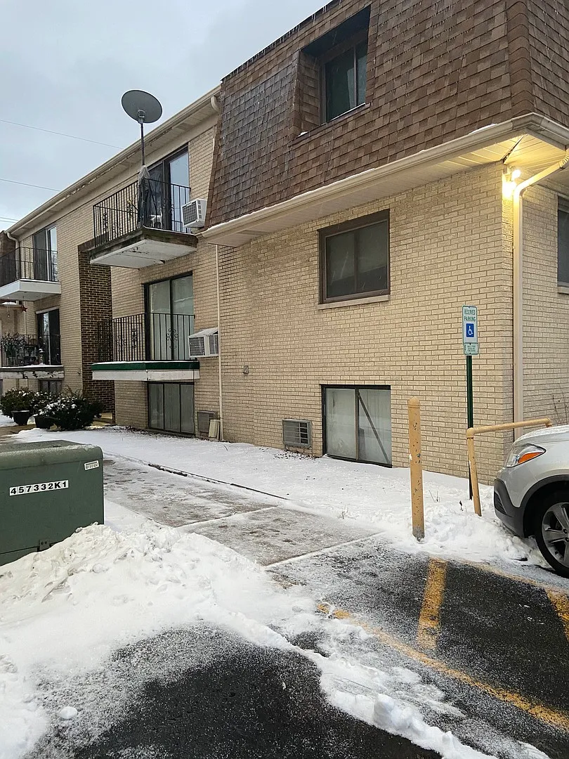 3239 S 50th Ct APT 302 photo 1
