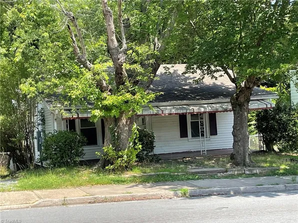 1743 Thurmond St, Winston Salem, NC 27105
