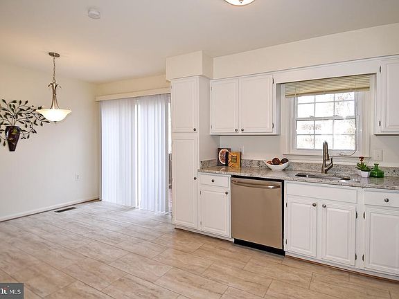5th image of 13916 Woods Run Ct
