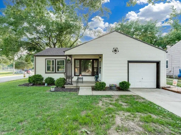 503 Eastview Dr, Mulvane, KS 67110